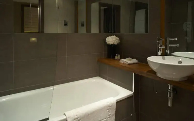 Maitrise Suites Apartment Hotel