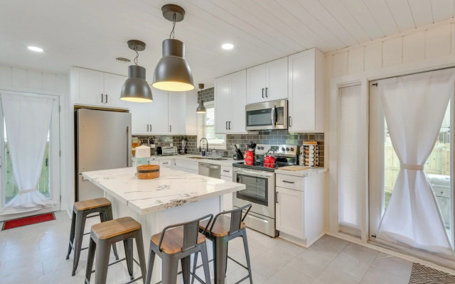 Stylish Pensacola Retreat w/ Patio & Grill!