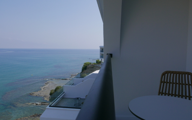 E.J. Pyrgos Bay Hotel