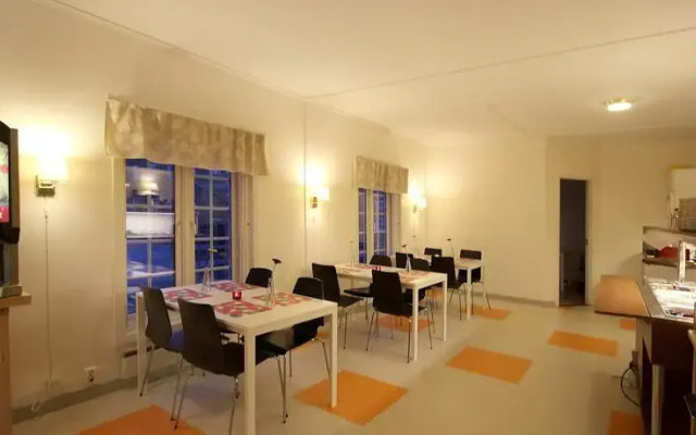 Airport Motel & Apartment - Hostel
