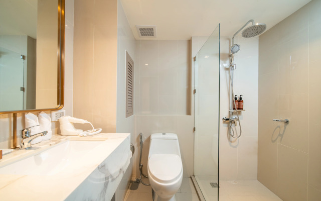 Away Bangkok Riverside Kene