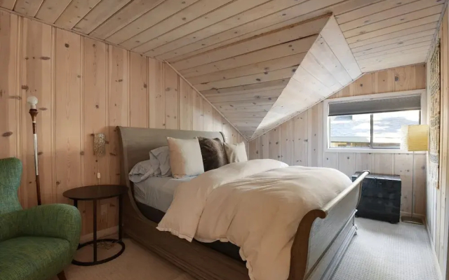 Mesmerizing Meeks Bay Outdoor Waterfront Deck