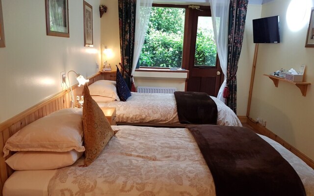 Kylemore Pass Hotel