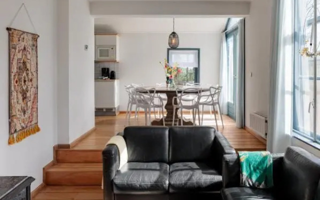 Green White Hotel Restaurant