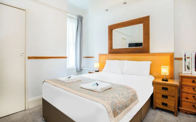 OYO The Lodge Bournemouth