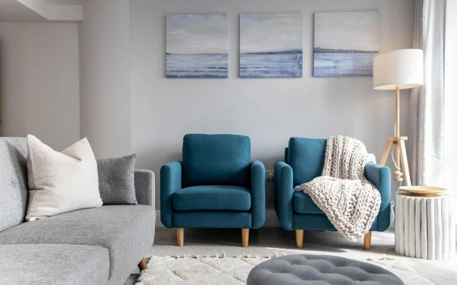 Super Luxe 2 Bed Apartment Torquay - Stunning Harbour View - Near Babbacoombe & Beach.