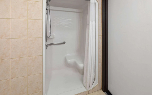 Baymont Inn and Suites by Wyndham Farmington, MO