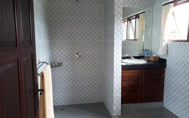 Nyoman Sandi Guest House