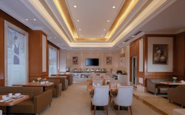 Vienna Hotel (Dongguan Dalingshan baihuadong store)