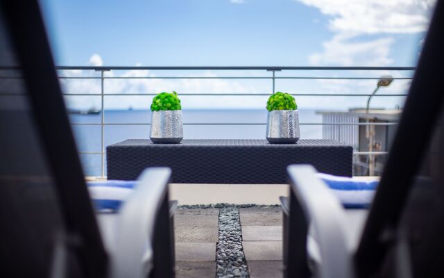 Amazing Sea View Penthouse W/ Private Rooftop
