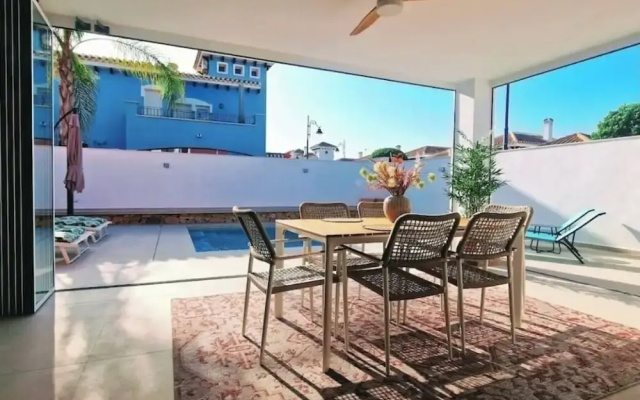 Stunning 2 bed Villa With Private Salt Water Pool