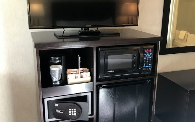 Chateau Louis Hotel & Conference Centre