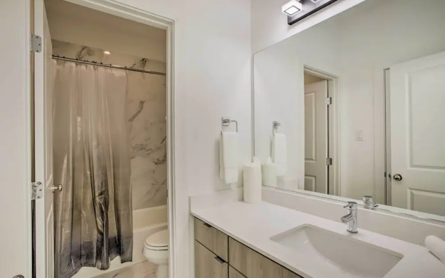 Newly-built Luxury Galleria Area Townhome!