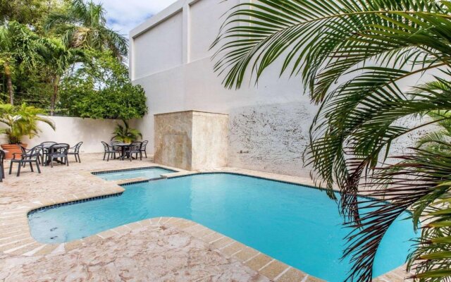 Le Consulat, An Ascend Collection Hotel