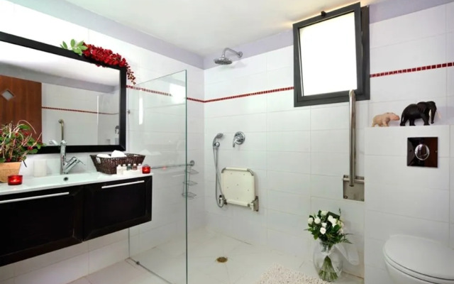 Hen Chalet & Suites in Had Nes