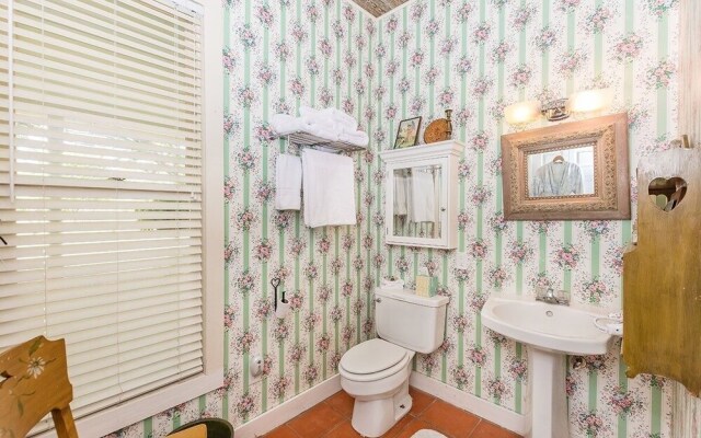 Fischer 3 Bedroom Farmhouse by RedAwning