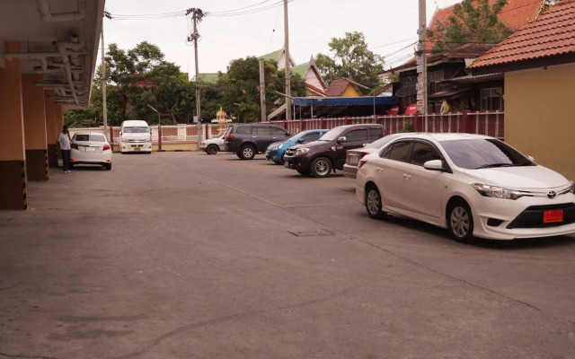 ZEN Rooms Ramkhamhaeng Mansion