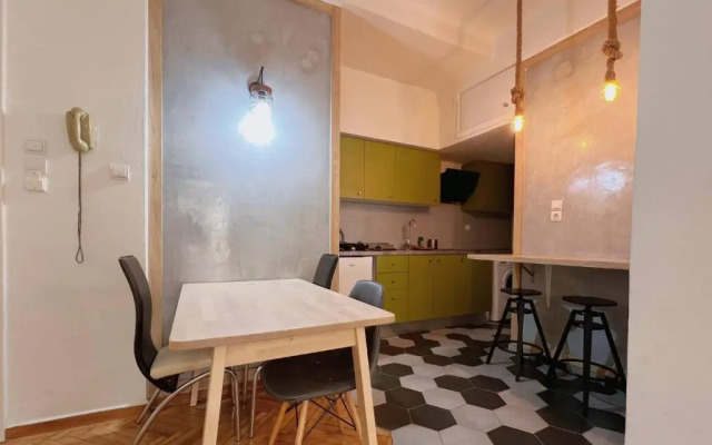 Stathmos Larissis A, a cozy 2BR Apartment, Clo...