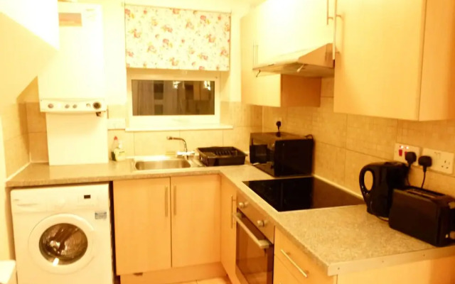 SS Property Hub - Canary Wharf Family Apartment