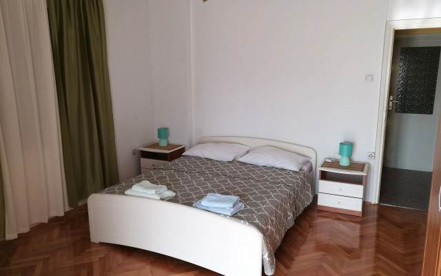 Viktor Rooms and Apartments