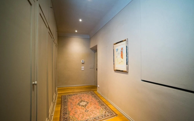 Charming Two Bedroom Apartment in Piazza Strozzi