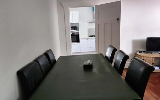 5 Bedroom House 7 Rangiatea Road