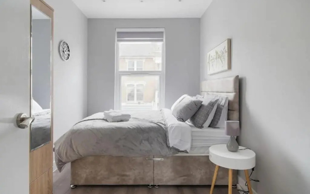 Stunning 3 Bed 3 Bath London Townhouse