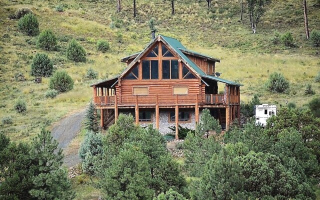 High Lonesome - Three Bedroom Cabin