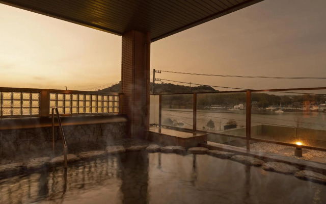 Hamanako Wanwan Paradise Hotel