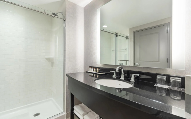 Renaissance by Marriott Boston Patriot Place Hotel