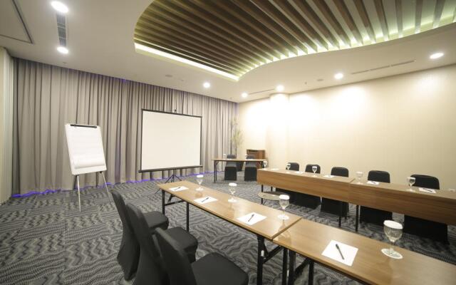 Ozone Hotel Pantai Indah Kapuk