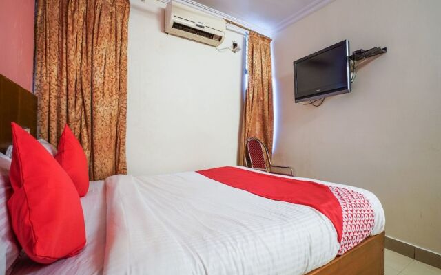 OYO 18310 Adda Concept Hotel