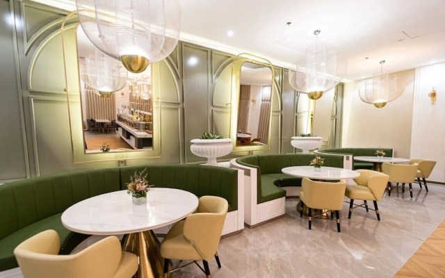 UMA Hotel and Residences