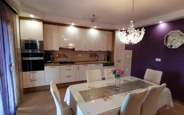 Holiday house Rončević 50 m from sea A1