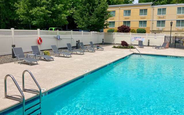 La Quinta Inn & Suites by Wyndham Danbury