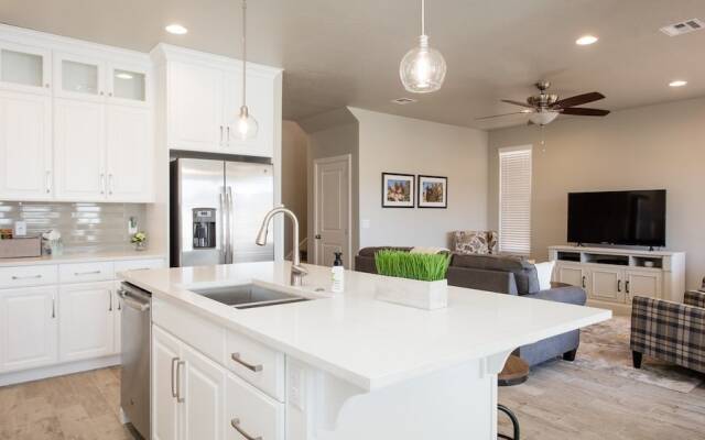 Vacation Home with easy access to bike and hiking trails by Redawning