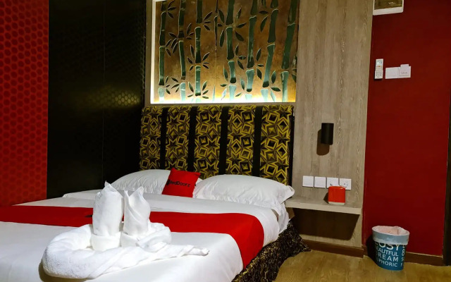 RedDoorz Plus near Nagoya Hill Batam 6