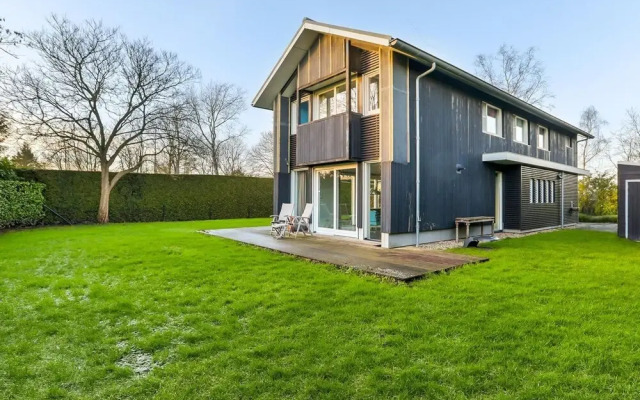 Spacious and Stylish Family Home in Grou