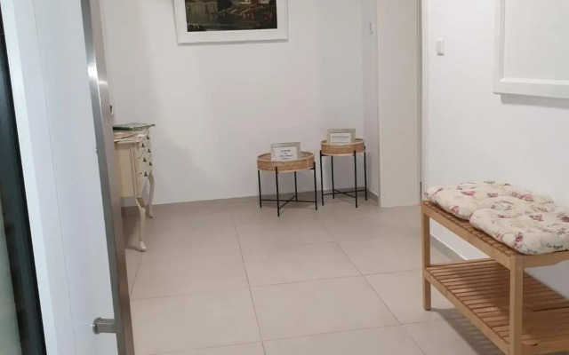 Schöne Wohnung über Wissen