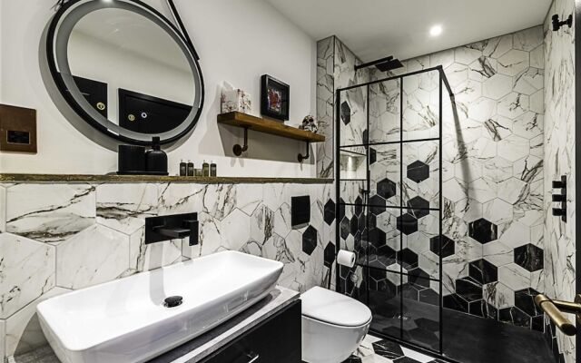 Scarlett Heart Studios in Golders Green