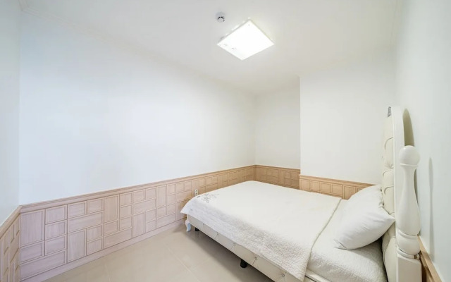 Pohang Pinewave Sea & Spa Pension