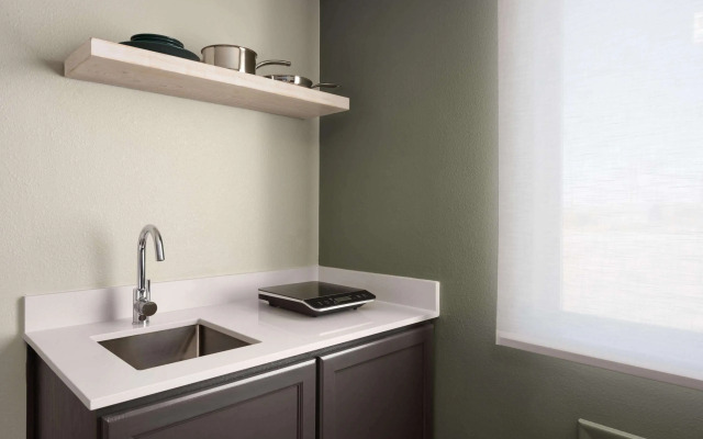 Super 8 by Wyndham Conrad