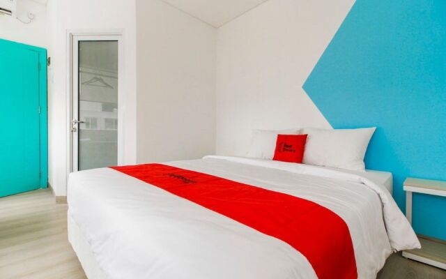 RedDoorz Plus @ Catania Soma Rajawali