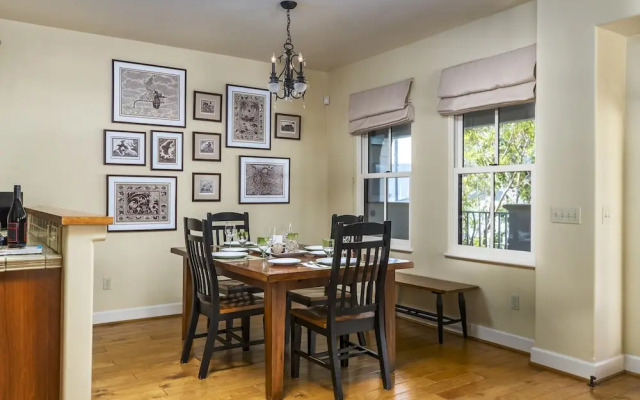 28 San Miguel 1 Bedroom Condo by Redawning