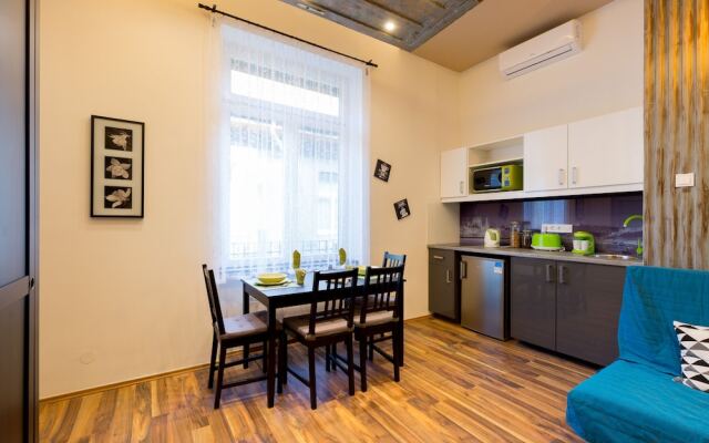 Luxury Downtown Apartment