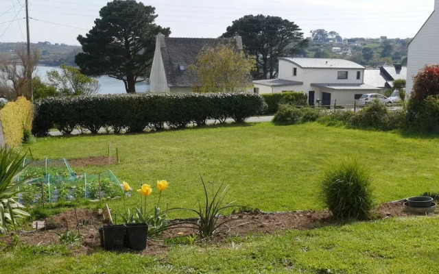 Holiday Home With sea Views, Roscanvel