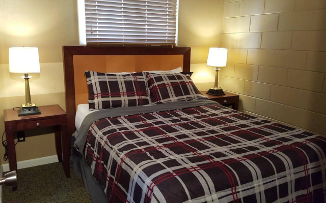 Plaza Motel
