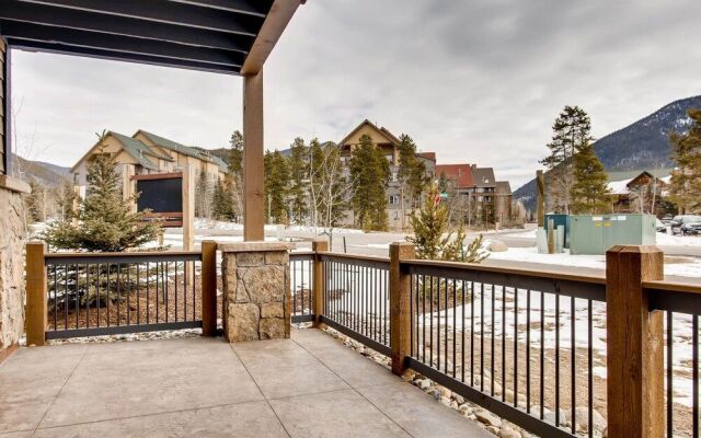 New 3bdr Luxury -fireplace,on-site Parking,kids Ski Free 3 Bedroom Townhouse by RedAwning