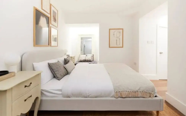 The Ravenscourt Park Escape - Bright 2bdr Flat