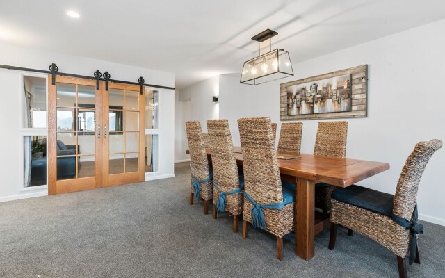 Inner City Lake View Apartment